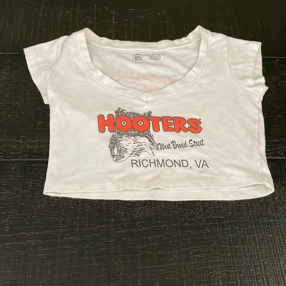 Hooters girl crop top